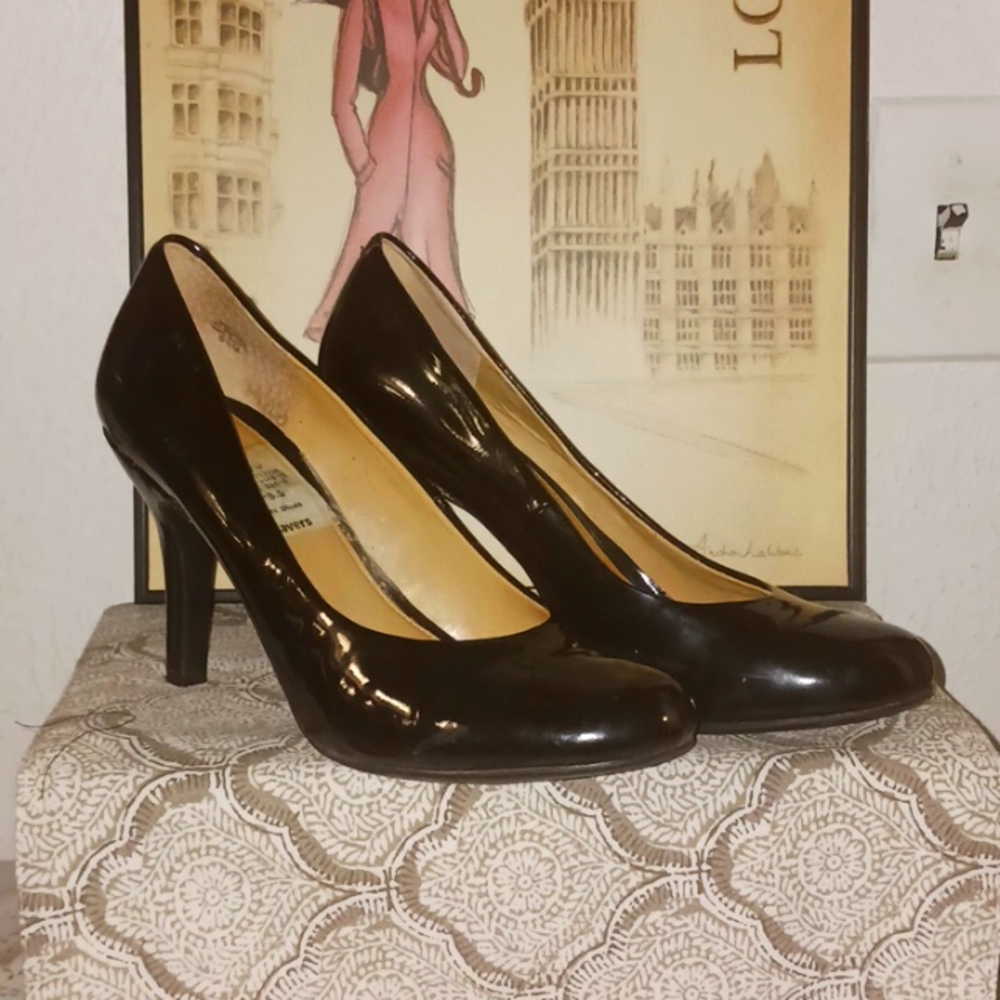 Kelly and Katie Black Patent Leather Heels 8.5M